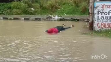 कोल: सेंटर पॉइंट पर बरसात से सड़क पर भरे पानी में उतरे करंट की चपेट में आकर महिला की मौत, विभाग पर लापरवाही का आरोप