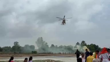 मिर्ज़ापुर: मुख्यमंत्री योगी आदित्यनाथ का उड़न खटोला विंध्याचल के मोतिया झील पर उतरा, विंध्यवासिनी के दर्शन कर करेंगे समीक्षा
