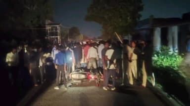 गोमिया: जमकडीह के पास दो बाइक की टक्कर, एक की मौत, मुआवजे की मांग को लेकर लगा जाम