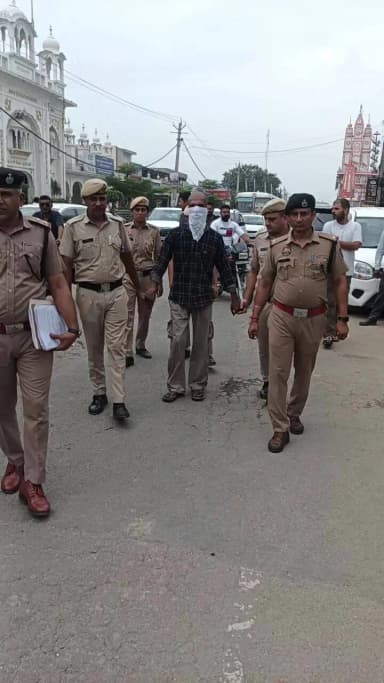 निसिंग: कुचपुरा में हत्या के आरोपी को पुलिस ने गंजा कर सड़क पर झुलस निकाला