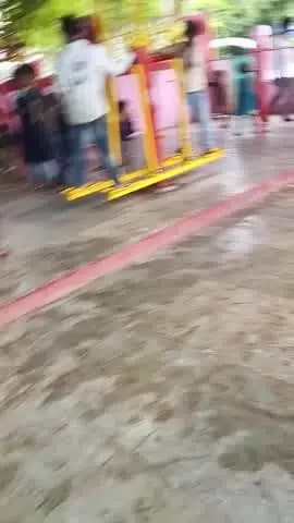 रोशनी के लोकसेवा केंद् पे आधार अपडेड के लिए परिजनों की लंबी भीड़।।