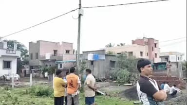 फलटण: एकाला वाचवायला धावले... पण चौघांचाही अंत! फलटणच्या खामगावात विजेच्या धक्क्याने एकाच कुटुंबाचा काळाने घातला घाला