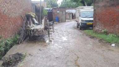 KORAIYAN GAON (BINDKI) POST GADI POORI ROAD ME KABJA KER KE RAKHA HH #reel #post #viral #public