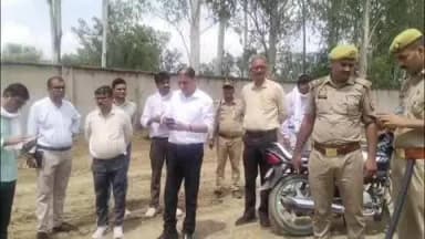 करछना: नैनी क्षेत्र में पावर हाउस व चारागाह की जमीन पर किए गए अवैध कब्जे को तहसील प्रशासन ने कराया खाली