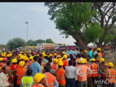 कोरपना: अल्ट्राटेक कामगारांचा प्रशासकीय कार्यालयाला घेराव