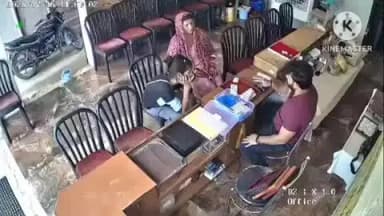 हमीरपुर: मौदहा कस्बा स्थित सर्राफा दुकान में महिला पायल चुराते हुए सीसीटीवी कैमरे में कैद हुई