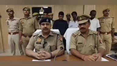थाना पुरानी बस्ती पुलिस व स्वाट/सर्विलांस टीम की संयुक्त कार्यवाही में ट्रक से सरिया चोरी करने वाले 04 अभियुक्तों को चोरी किये गये सरिया के साथ 24 घन्टे के अंदर की गयी गिरफ़्तारी के संबंध में #क्षेत्राधिकारी_सदर द्वारा दी गयी बाईट- https://t.co/jpThlrdRBe