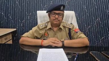 #gorakhpurpolice
#PoliceAction
➡️दिनांक 08.07.2026 को थाना गुलरिहा क्षेत्र में एक मोटरसाइकिल पर बच्चे के बचाओ-बचाओ चिल्लाने की सूचना प्राप्त हुई जिसपर थाना गुलरिहा व थाना चिलुआताल की पुलिस टीमों ने तत्काल सक्रिय होकर सीसीटीवी आदि के माध्यम से जांच की ।
➡️जांच में ज्ञात हुआ कि बच्चा अपनी माँ व मामा के साथ अपने घर जा रहा था, लेकिन घर नहीं जाना चाहने के कारण वह चिल्ला रहा था। बच्चा सकुशल अपने माता-पिता के साथ सुरक्षित है
➡️उक्त प्रकरण के संबंध में #CoGorakhnath द्वारा दी गई वीडियो बाइट-
#UPPolice #VideoByte
@dgpup @AdgGkr @adgzonegkr @diggorakhpur