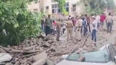 अलीपुर: दिल्ली के रोहिणी में पांच मंजिला इमारत गिरी, एक की मौत; 5 से 10 लोगों के दबे होने की आशंका