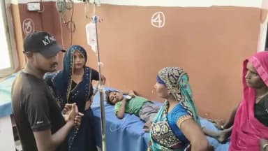 मंझनपुर: गांधी नगर मोहल्ले में खेलते-खेलते 9 वर्षीय मासूम को लगा करंट, बिजली के पोल को छूते ही हुआ बेहोश
