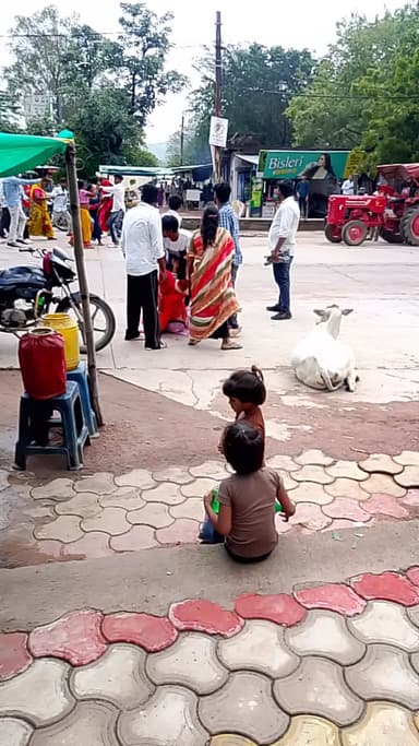 सच्ची मोहब्बत राजनगर तहसील के सामने दो प्रेमी जोड़े