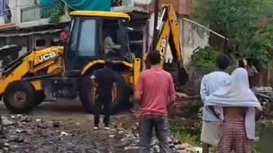 भिंड: जलभराव की शिकायत पर हरकत में आई नगर पालिका, बीटीआई रोड और भवानीपुरा में नालों की कराई सफाई
