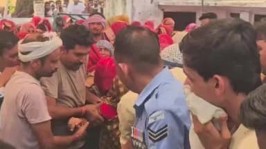 मंडावा: 22 साल के बेटे को तिरंगे में लिपटा देख मां हुई बेसुध, बिलखती रही बहन; अग्निवीर आर्यन को अंतिम विदाई देने उमड़ा जन सैलाब