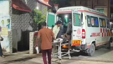 चरखारी: खरेला के धवारी गांव में बाइक सवार पुलिया से टकराकर गंभीर रूप से घायल, डॉक्टर ने हायर सेंटर किया रिफर