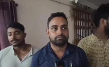 মোহনপুর: অরুণ দেবের প্রয়াণ দিবস পালনের অঙ্গ হিসেবে এস এফ আই এর উদ্যোগে আগরতলায় স্বেচ্ছায় রক্তদান শিবির
