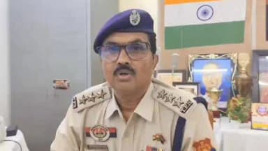মোহনপুর: বটতলা এলাকা থেকে এক ট্রাফিক অফিসারকে গাড়িতে ঝুলিয়ে নিয়ে যাওয়ার অভিযোগে মামলা দায়ের গাড়ি চালকের বিরুদ্ধে