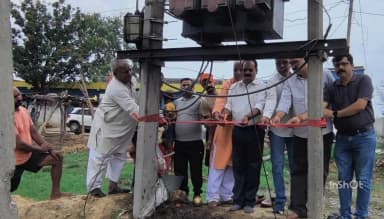 टंडवा: उपकापानी हरैया में सांसद की पहल पर लगा नया ट्रांसफार्मर, 15 दिनों से जारी बिजली संकट हुआ दूर।