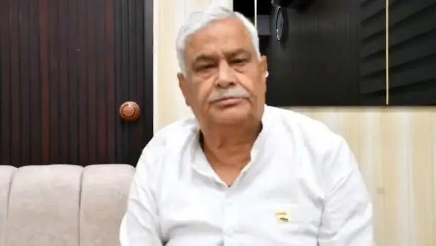 🚨 महत्वपूर्ण अपील 🚨
कृषि एवं ग्रामीण विकास मंत्री माननीय डॉ. किरोड़ी लाल मीणा की किसानों एवं आमजन से अपील..
सभी किसान भाइयों एवं आमजन से शांति, संयम और आपसी सौहार्द बनाए रखने की अपील की है।
#SawaiMadhopurpolice
@dmsawaimadhopur
@IgpBharatpur
@PoliceRajasthan @DIPRRajasthan https://t.co/6IHFVglwzy