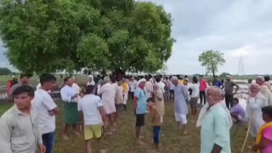 सैफई: इटावा के सैफई में खेत में काम कर रहे किसान पर गिरी आकाशीय बिजली, धान की रोपाई की तैयारी के बीच पलभर में चली गई जान