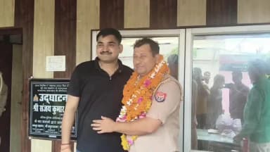 ताखा: ऊसराहार थाना अध्यक्ष बलराज सिंह भाटी को दी गई विदाई, बसरेहर थाने में हुआ स्थानांतरण, स्टाफ ने किया सम्मानित