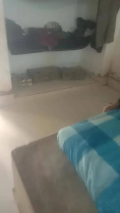 #pandri me bache log school nhi jarhe he hostel me hi hai sab or yha ka gurji nhi hai pata nhi kaha ghum raha@rahul0085
