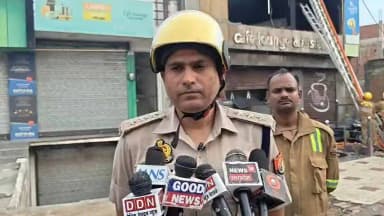 #Azamgarh: थाना सिधारी क्षेत्रान्तर्गत नरौली स्थित कैफे टाउन/ग्रिन टू चिल्ड रेस्टोरेंट में लगी आग पर फायर ब्रिगेड द्वारा मौके पर पहुँचकर काबू पाने के संबंध में CFO आजमगढ़ श्री विवेक कुमार शर्मा की बाइट।
@Uppolice
@adgzonevaranasi
@digazamgarh https://t.co/gdq1S38shp