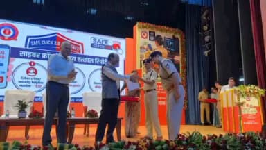 अलीराजपुर: सेफ क्लिक 2.0 जागरूकता अभियान मे उत्कृष्ट प्रदर्शन के लिए आलीराजपुर जिला पुलिस को DGPने प्रशस्ति पत्र देकर किया सम्मानित