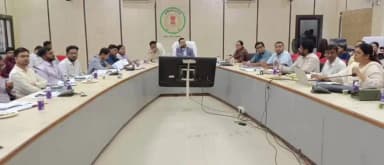 महासमुंद: जिले में दुग्ध उत्पादन बढ़ाने के लिए कलेक्टर ने पशुधन विकास विभाग की समीक्षा बैठक ली