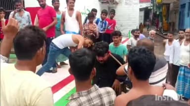 जहानाबाद: जहानाबाद में बुर्का पहने पकड़े गए संदिग्ध युवक की पिटाई का वीडियो सोशल मीडिया पर वायरल