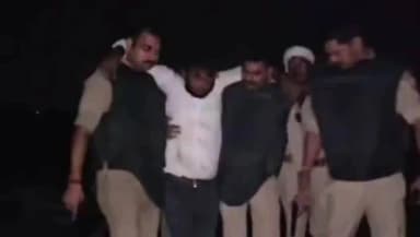 लालगंज: मेहनाजपुर थाना क्षेत्र में शादी समारोह के दौरान युवक की हत्या के मामले में वांछित मुख्य आरोपी पुलिस मुठभेड़ में गिरफ्तार