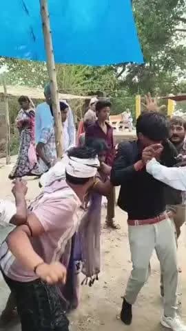अकबरपुर: रुरा थाना क्षेत्र में युवक का महिला के साथ मारपीट का वीडियो हुआ वायरल, पुलिस ने शुरू की जांच