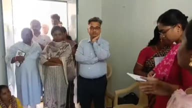 விராலிமலை: மண்டையூர் கிராம சேவை மையத்தில் சுய உதவி குழு பெண்களுடன் உரையாடிய ஊரக வளர்ச்சித்துறை செயலாளர் பிரசாத் வாட்னேரே IAS மற்றும் ஆட்சியர் அருணா
