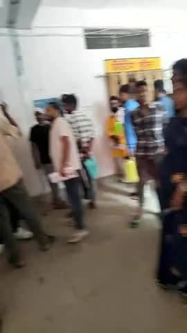 सारठ ब्लॉक मे लाइसेंस गए लेकीन बहुत जायदा भीड़ के कारण वापस आना पड़ा