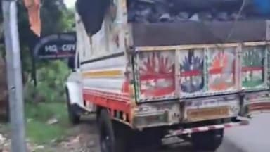 बेरमो: सीआईएसएफ क्राइम टीम ने पकड़ा अवैध कोयला लदा पिकअप वैन, तस्करों में मचा हड़कंप