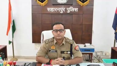 #SaharanpurPolice
#बाईट
➡️अवगत कराना है कि दिनांक 21.07.2026 से प्रारंभ हो रहे #श्रावण_मास एवं #कांवड़_यात्रा_2026 के दृष्टिगत सहारनपुर पुलिस द्वारा व्यापक सुरक्षा एवं यातायात प्रबंध किए गए हैं। कांवड़ मार्गों का मैपिंग कर ट्रैफिक डायवर्जन, सेक्टर एवं जोन व्यवस्था, अस्थायी पुलिस चौकियां तथा 24×7 मोबाइल पुलिस टीमें तैनात की जा रही हैं। दिल्ली-देहरादून एक्सप्रेसवे पर कांवड़ियों का आवागमन प्रतिबंधित रहेगा तथा इसका उपयोग सामान्य यातायात के लिए किया जाएगा।
➡️प्रमुख शिवालयों पर सुरक्षा, सीसीटीवी, प्रकाश एवं पब्लिक एड्रेस सिस्टम की व्यवस्था सुनिश्चित की गई है। लगभग 250 अतिरिक्त कैमरों के साथ समर्पित कंट्रोल रूम से सतत निगरानी की जाएगी। निर्धारित मानकों से अधिक ध्वनि, ऊंची झांकियां, स्टंटबाजी एवं संशोधित साइलेंसर पर सख्त कार्रवाई होगी। सोशल मीडिया की 24×7 निगरानी तथा सेवा शिविरों में स्वच्छ भोजन एवं पेयजल की व्यवस्था भी सुनिश्चित की जा रही है। सहारनपुर पुलिस का लक्ष्य कांवड़ यात्रा को सुरक्षित, व्यवस्थित एवं घटना-मुक्त संपन्न कराना है।
➡️जिसके सम्बन्ध में #SSP_सहारनपुर द्वारा दी गई #बाईट।
@Uppolice
@adgzonemeerut
@digsaharanpur