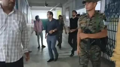 आदित्यपुर गम्हरिया: CHC की व्यवस्था पर भड़के DC,गम्हरिया वासियों की तरह प्रभारी से पूछा कि सिर्फ बच्चा पैदा करने के लिए बने हैं डॉक्टर