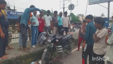 अररिया: अररिया शहर के बस स्टैंड में खड़ी बाइक में घुसा विषैला सांप, मची अफरा-तफरी