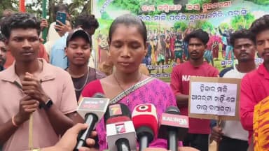 କୋରାପୁଟ: ଆଇଏଏସ୍ କମ୍ପାନୀକୁ ବିରୋଧ କରି ପଟାଙ୍ଗି ତହସିଲଦାର କାର୍ଯ୍ୟାଳୟରେ ବିକ୍ଷୋଭ ପ୍ରଦର୍ଶନ କଲେ ୨୫ ଖଣ୍ଡ ଗ୍ରାମବାସୀ