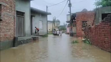 मुज़फ्फरनगर: मुज़फ्फरनगर में बारिश बनी आफत! पहली बारिश में पीपलशाह डूबा, घरों, पशुबाड़ों और रसोई तक पहुंचा पानी
