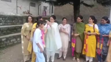 कोटली: कोटली की छात्रा मृदुल ठाकुर ने 12वीं की मेरिट लिस्ट में 10वां स्थान हासिल किया