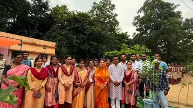 କଳାହାଣ୍ଡି: ଭବାନୀପାଟଣା ସ୍ଥିତ ଟାଉନ ହାଇ ସ୍କୁଲ ପରିସରରେ ବୃକ୍ଷରୋପଣ କାର୍ଯ୍ୟକ୍ରମ