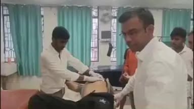 भभुआ: कूड़ासन गांव के स्कूल परिसर में क्रिकेट खेलने के दौरान युवक के सीने में मारी गोली,सदर से इलाज के बाद रेफर