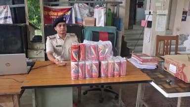 महनार: महनार में भूसे के ढेर से 33 पीस केन बीयर बरामद, पुलिस की छापेमारी से पहले कारोबारी फरार