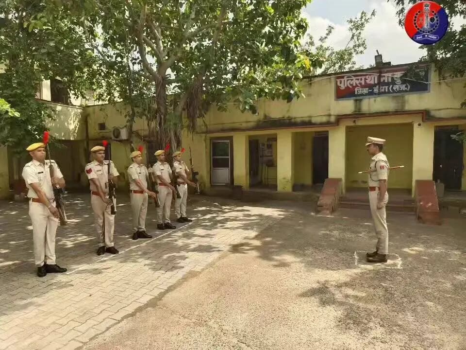 आज जिला पुलिस अधीक्षक शरण गोपीनाथ के. IPS ने #डीग पुलिस के थाना #कुम्हेर का निरीक्षण कर थानाधिकारी मय स्टाफ को दिए आवश्यक दिशा निर्देश..
#RajasthanPolice
#DeegPolice
@PoliceRajasthan https://t.co/lnkuX8vPtP