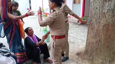 पुलिस अधीक्षक कार्यालय पर महिला फरियादी का रो-रो कर बुरा हाल महिला बोली साहब नहीं मिल रहा इंसाफ। डीएम एसपी दोनों फरियादी