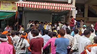 पाटी: पाटी में आक्रोशित किसानों ने जयस संगठन के साथ दुकान घेरी, कृषि विभाग ने किया सील,बारिश में भी नहीं अंकुरित हुई मूंगफली।