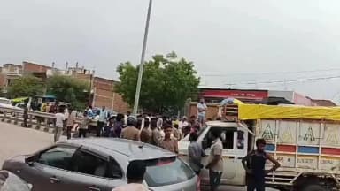 करछना: घूरपुर क्षेत्र में गंगा स्नान कर घर लौट रहे श्रद्धालुओं के वाहन की चाबी पुलिस द्वारा छीने जाने पर हुआ हंगामा