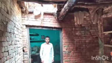 रामपुर मनिहारन: रामपुर मनिहारान में लगातार बारिश के कारण कच्चे मकान की छत ढही, परिवार ने भागकर बचाई जान