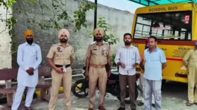 ਬਰਨਾਲਾ: ਬਰਨਾਲਾ ਟਰੈਫਿਕ ਪੁਲਿਸ ਵੱਲੋਂ ਵੱਖ-ਵੱਖ ਸਕੂਲਾਂ 'ਚ ਜਾ ਸਕੂਲੀ ਬੱਸ ਡਰਾਈਵਰਾਂ ਨੂੰ ਕੀਤਾ ਜਾਗਰੂਕ ਨਿਮਾ ਦੀ ਉਲੰਘਣਾ ਤੇ ਚਲਾਣ ਵੀ ਕੱਟੇ