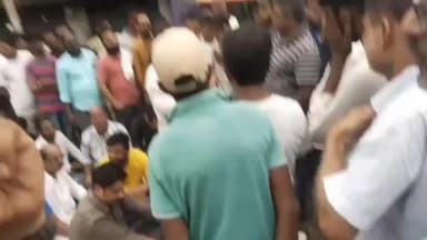 पोड़ैयाहाट: व्यापारियों के बंद के समर्थन में गोड्डा पहुंचे पोड़ैयाहाट मुखिया ने दुकानदारों को हथियारों का लाइसेंस देने की उठाई मांग
